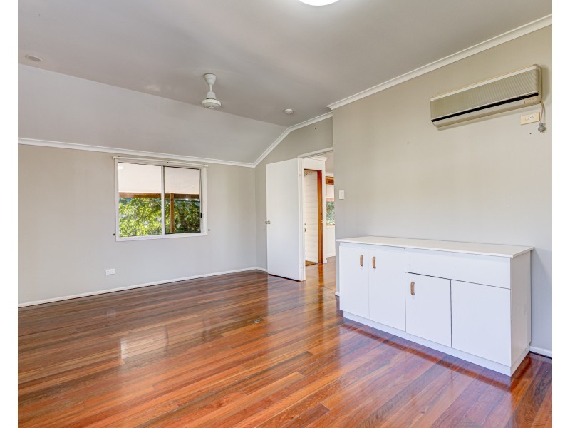 11 Pacific Pde, Mission Beach QLD 4852