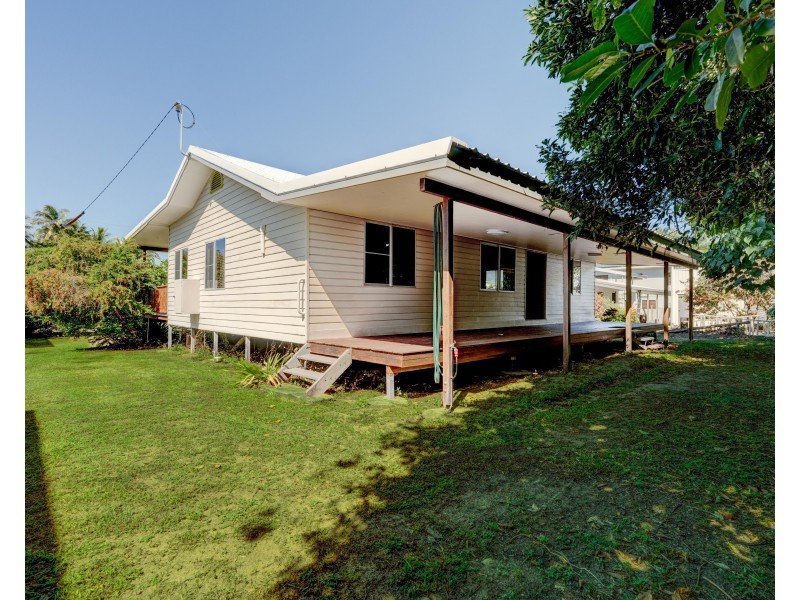 11 Pacific Pde, Mission Beach QLD 4852