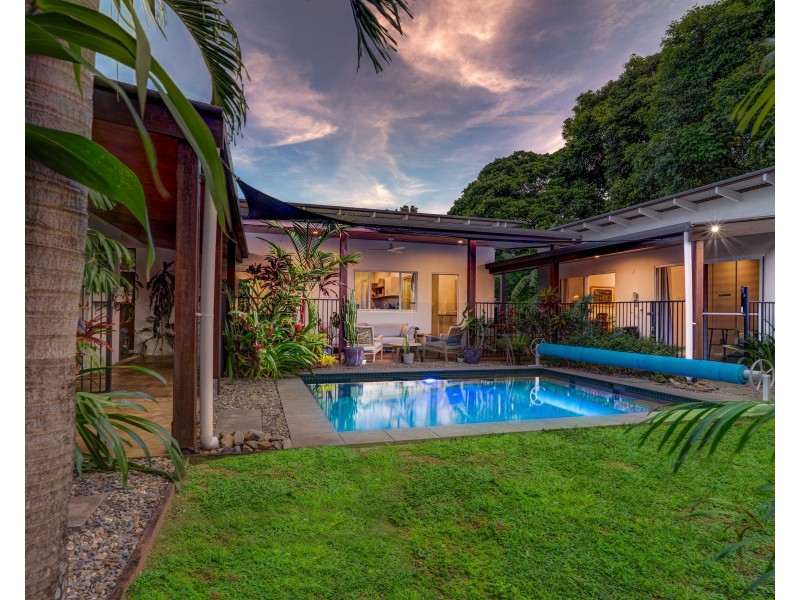 2 Sandpiper Cl, Mission Beach QLD 4852