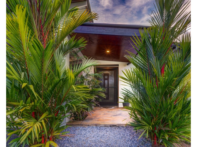 2 Sandpiper Cl, Mission Beach QLD 4852