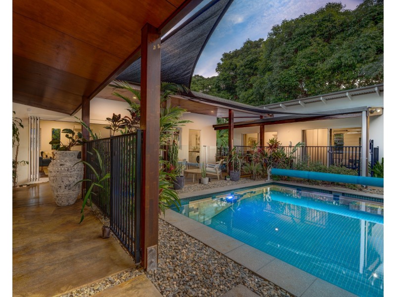 2 Sandpiper Cl, Mission Beach QLD 4852