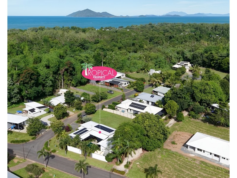 2 Sandpiper Cl, Mission Beach QLD 4852