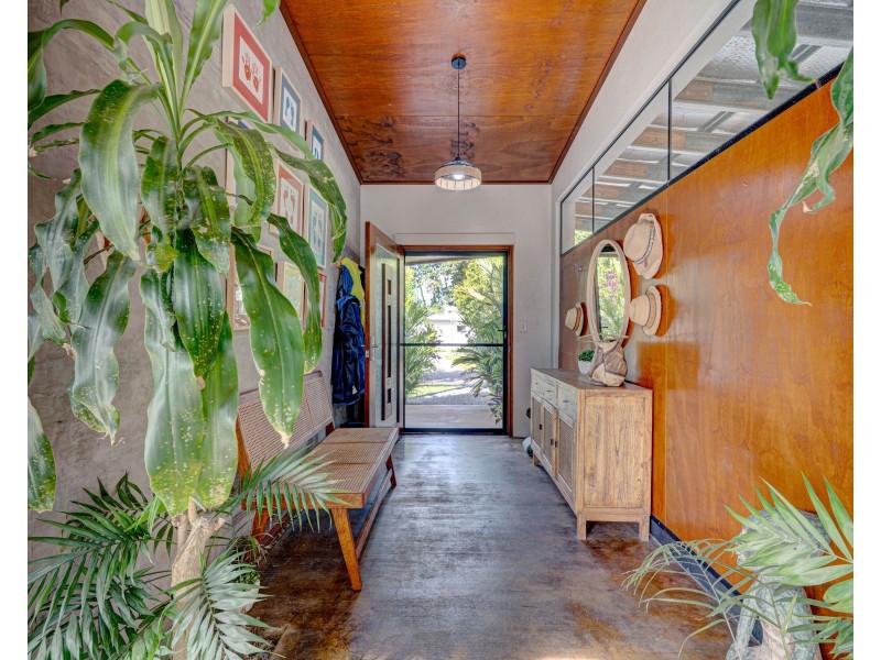 2 Sandpiper Cl, Mission Beach QLD 4852