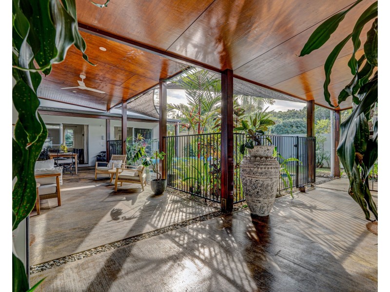 2 Sandpiper Cl, Mission Beach QLD 4852