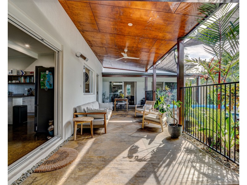 2 Sandpiper Cl, Mission Beach QLD 4852