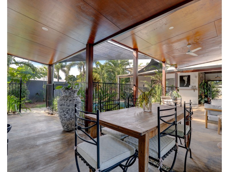 2 Sandpiper Cl, Mission Beach QLD 4852