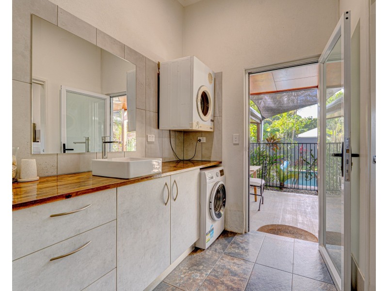 2 Sandpiper Cl, Mission Beach QLD 4852