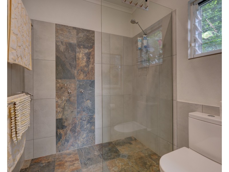 2 Sandpiper Cl, Mission Beach QLD 4852