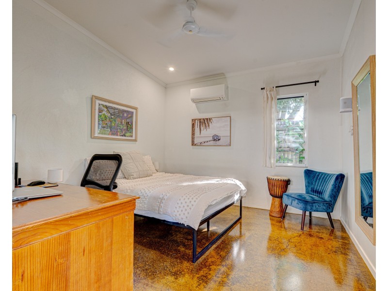 2 Sandpiper Cl, Mission Beach QLD 4852