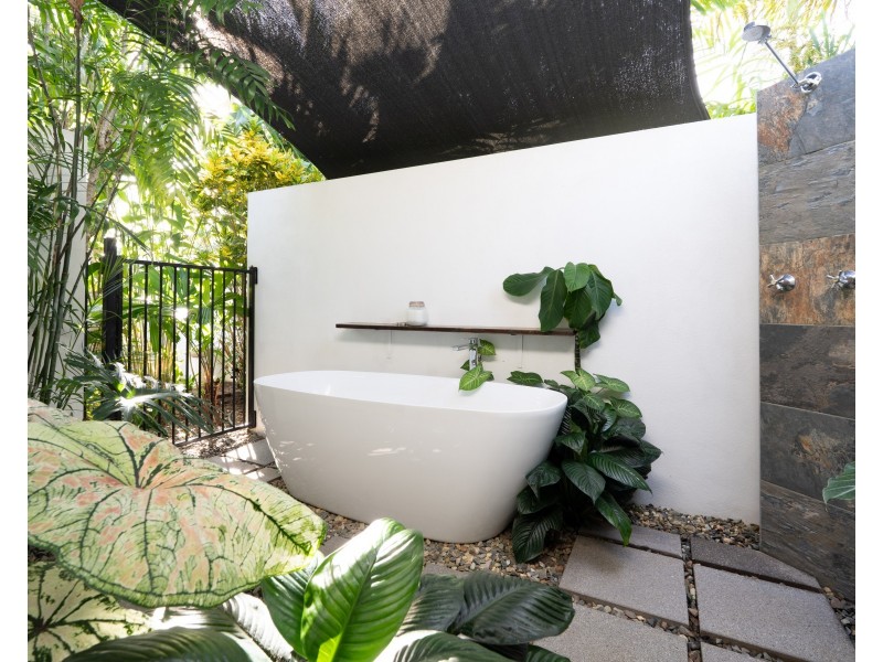 2 Sandpiper Cl, Mission Beach QLD 4852