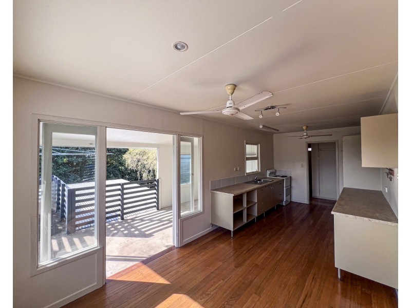 16 Bamber St, Tully QLD 4854