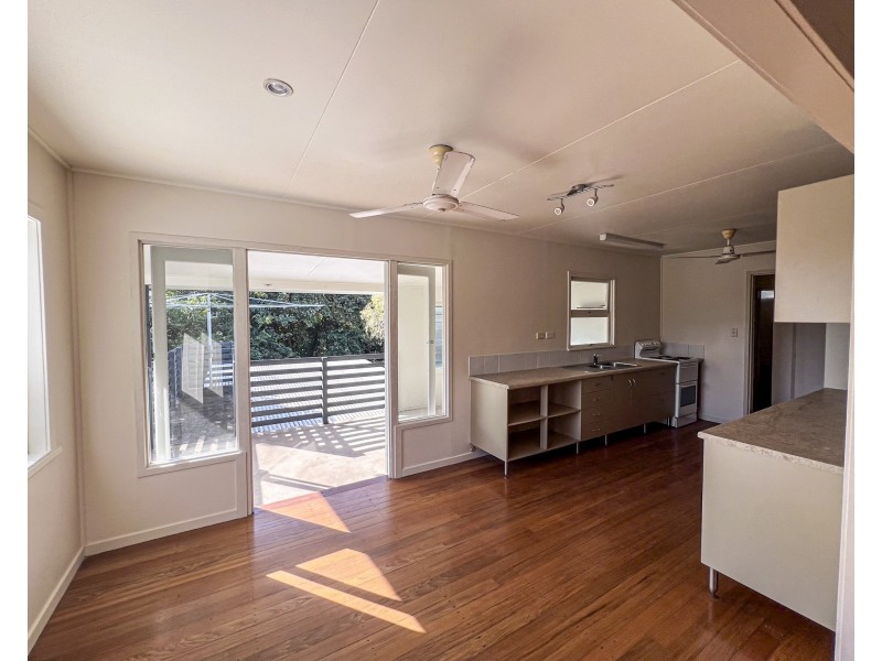 16 Bamber St, Tully QLD 4854