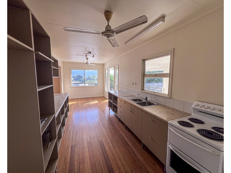 16 Bamber St, Tully QLD 4854