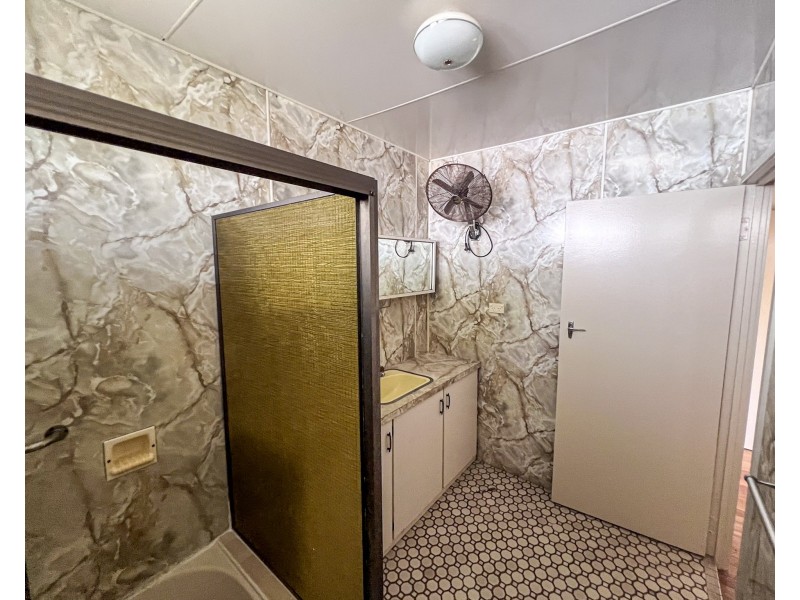 16 Bamber St, Tully QLD 4854