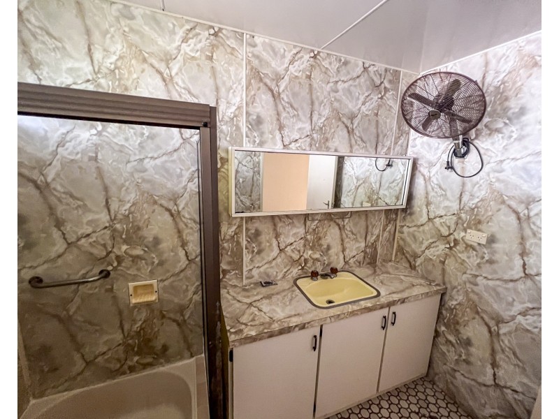 16 Bamber St, Tully QLD 4854