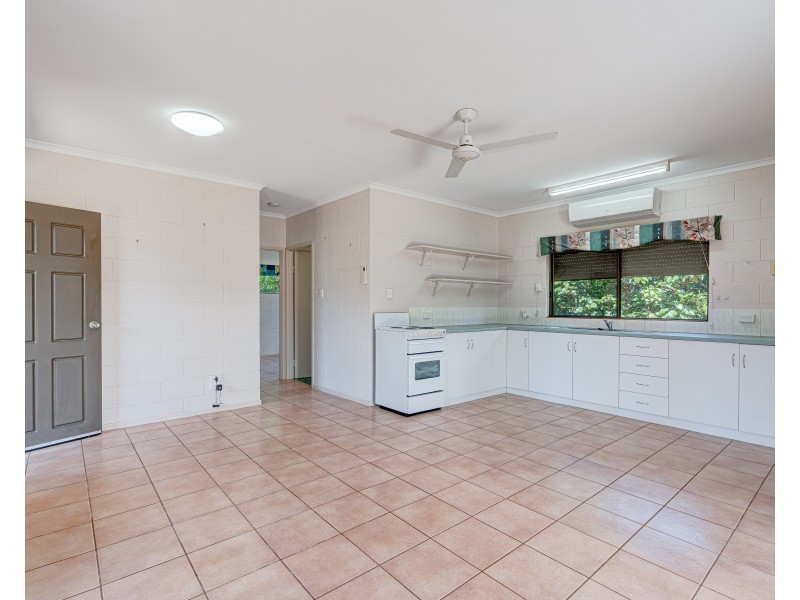 8 Kent Cl, Mission Beach QLD 4852