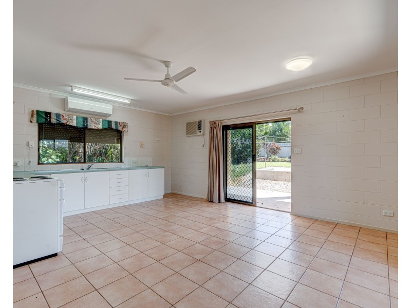 8 Kent Cl, Mission Beach QLD 4852
