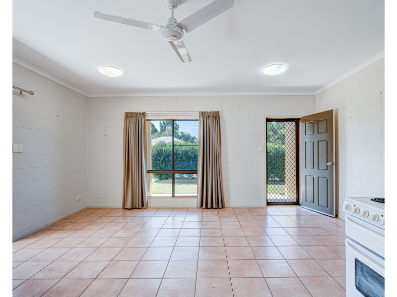8 Kent Cl, Mission Beach QLD 4852