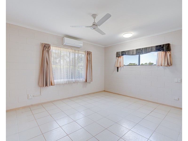 8 Kent Cl, Mission Beach QLD 4852