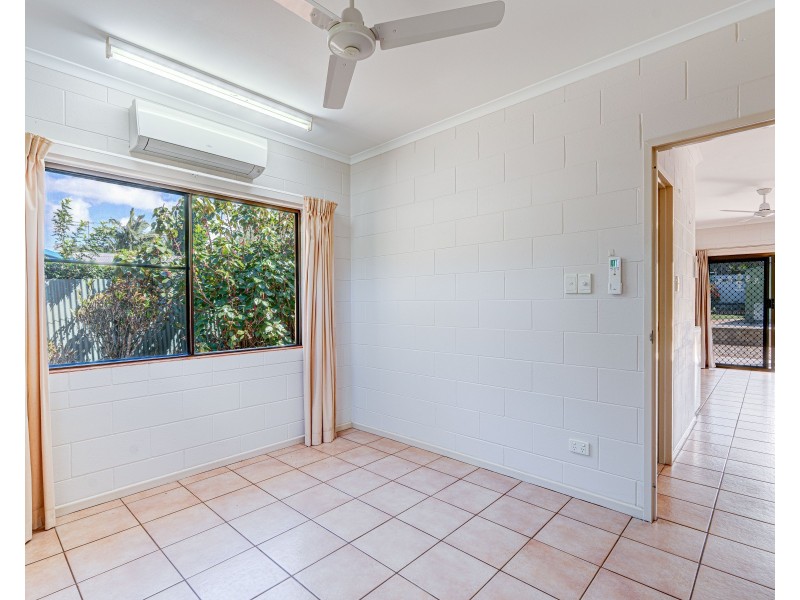 8 Kent Cl, Mission Beach QLD 4852