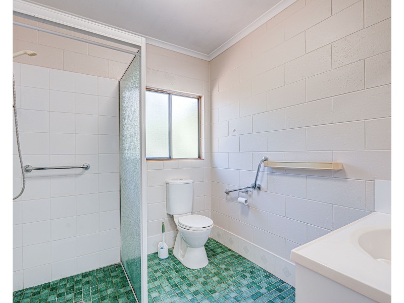 8 Kent Cl, Mission Beach QLD 4852