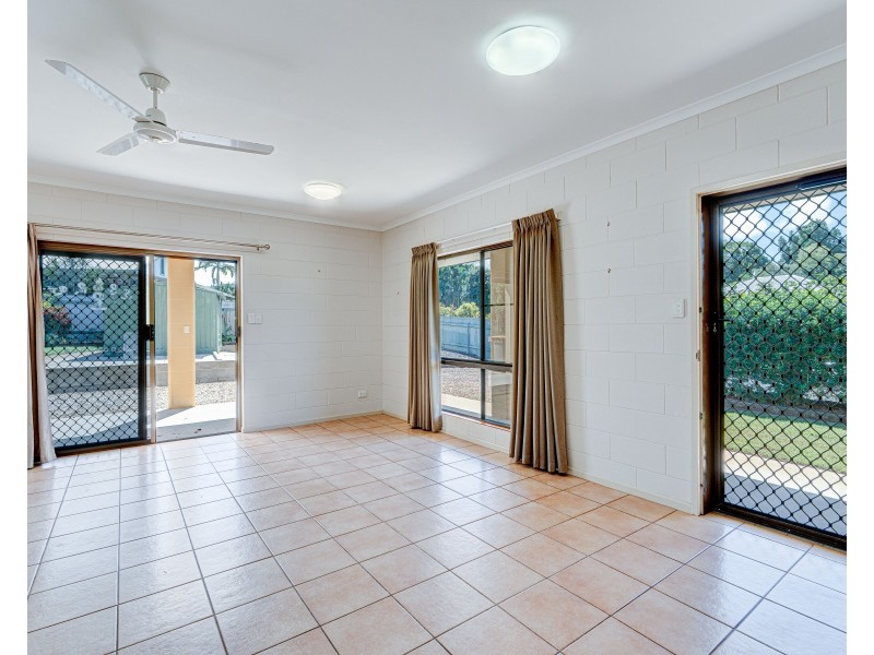 8 Kent Cl, Mission Beach QLD 4852