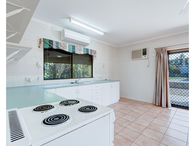 8 Kent Cl, Mission Beach QLD 4852