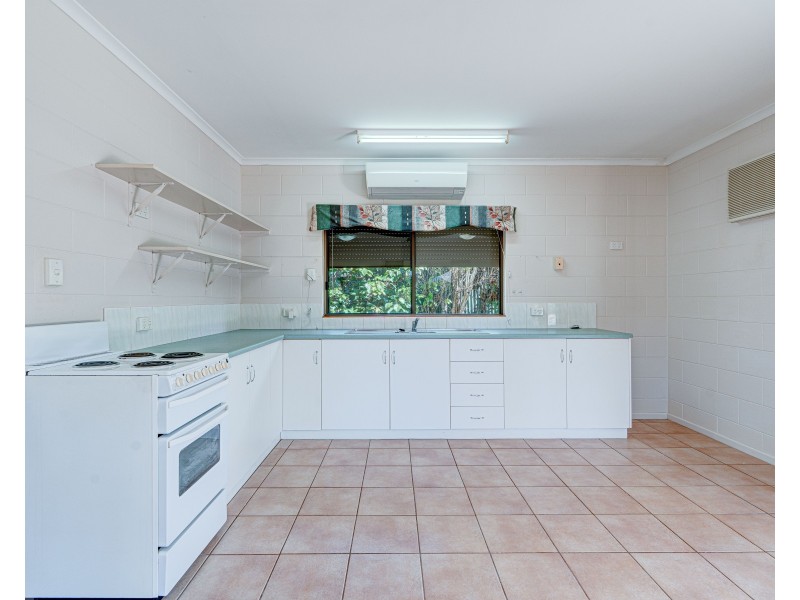8 Kent Cl, Mission Beach QLD 4852