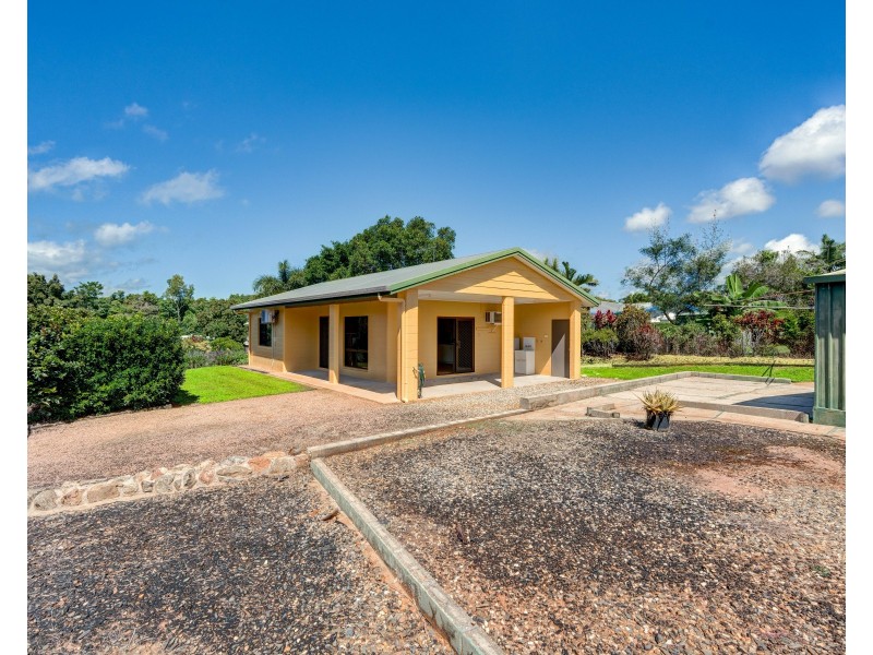 8 Kent Cl, Mission Beach QLD 4852