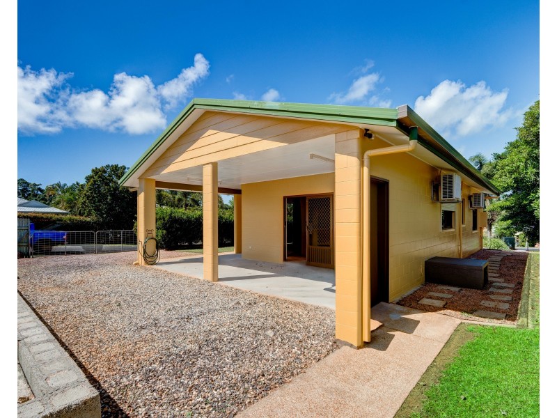 8 Kent Cl, Mission Beach QLD 4852