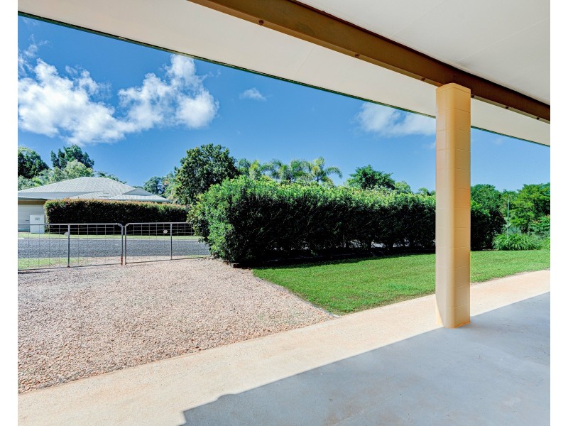 8 Kent Cl, Mission Beach QLD 4852