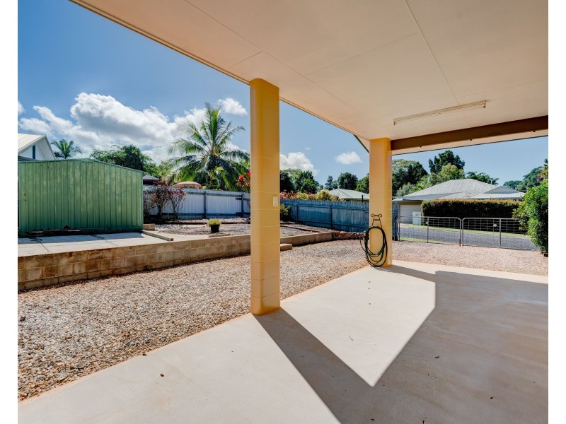 8 Kent Cl, Mission Beach QLD 4852