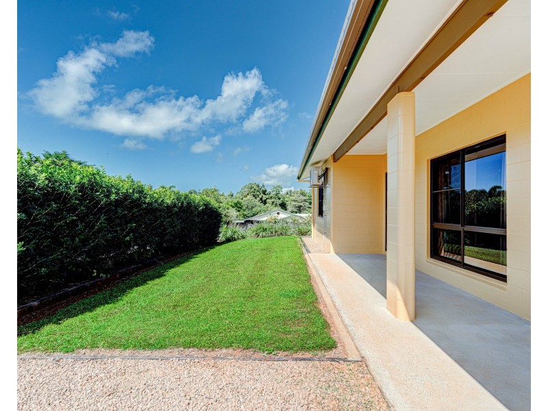 8 Kent Cl, Mission Beach QLD 4852