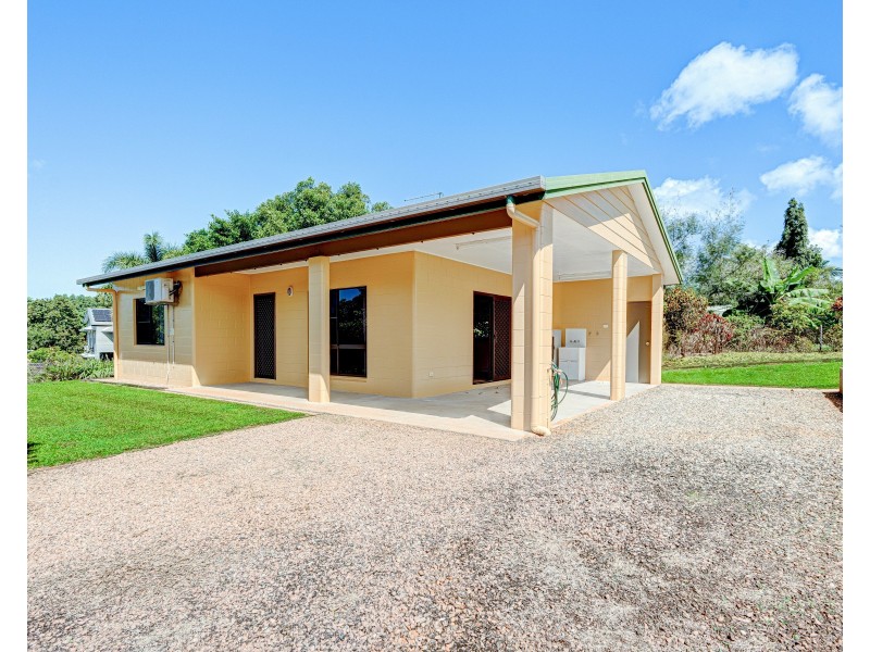 8 Kent Cl, Mission Beach QLD 4852