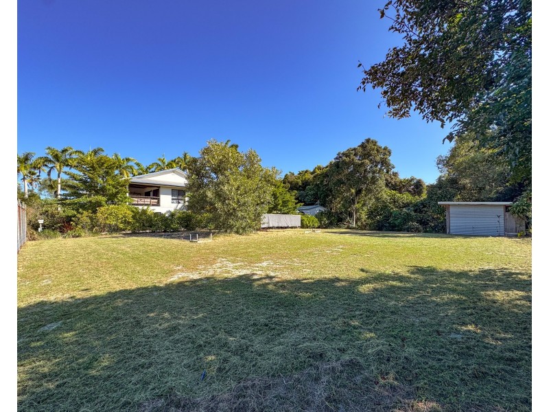 31 Holland St, Wongaling Beach QLD 4852