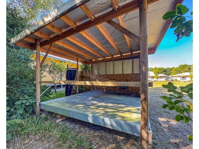 31 Holland St, Wongaling Beach QLD 4852