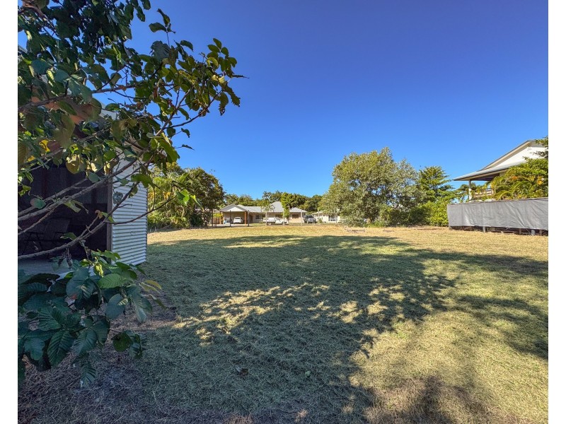 31 Holland St, Wongaling Beach QLD 4852