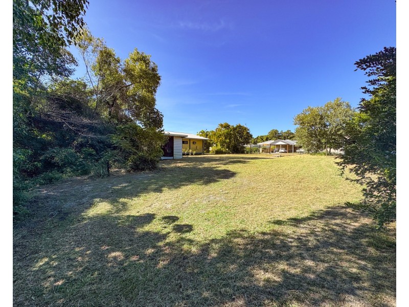 31 Holland St, Wongaling Beach QLD 4852