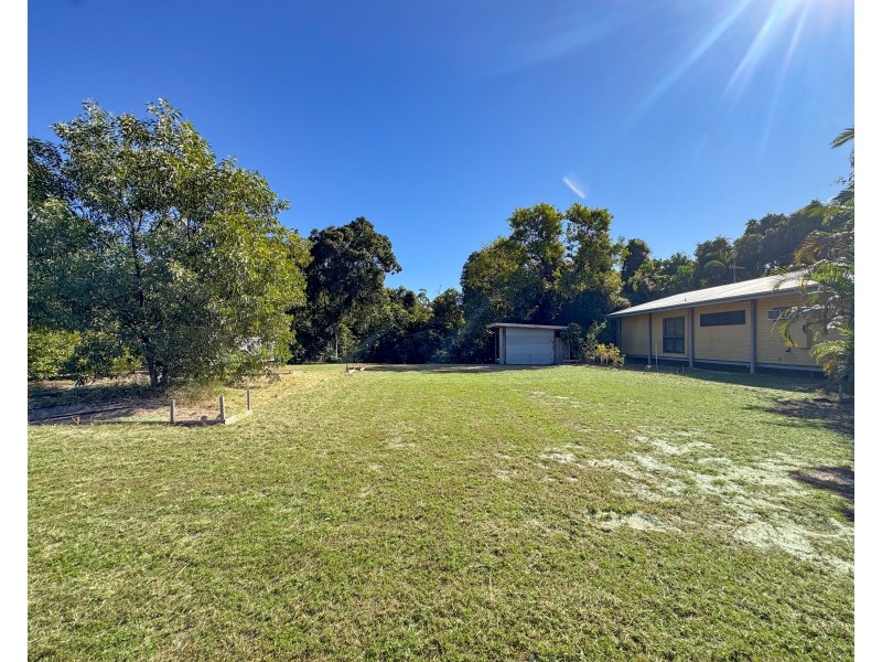 31 Holland St, Wongaling Beach QLD 4852