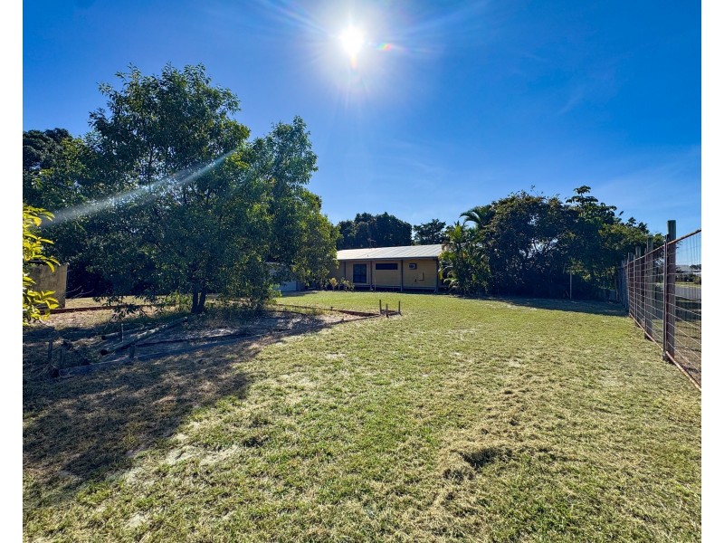 31 Holland St, Wongaling Beach QLD 4852