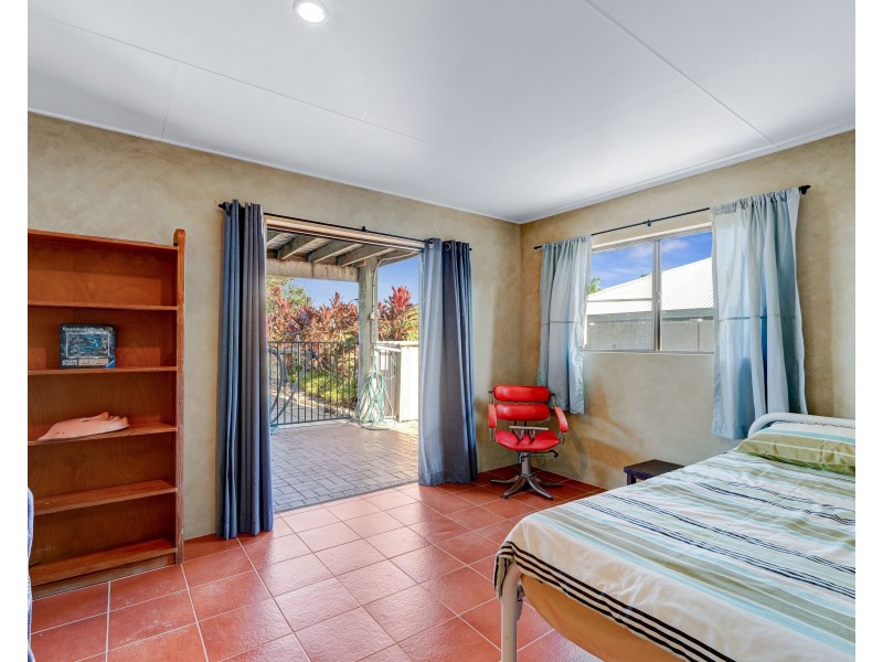 17 Admiralty St, South Mission Beach QLD 4852