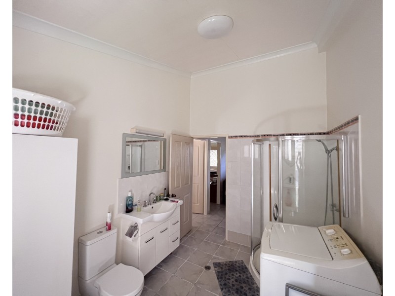 35 Pease St, Tully QLD 4854