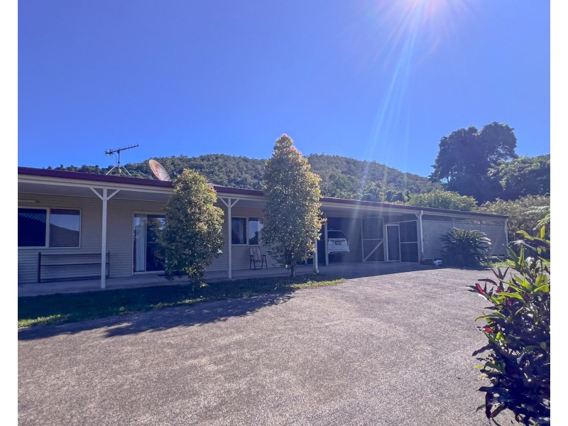 35 Pease St, Tully QLD 4854