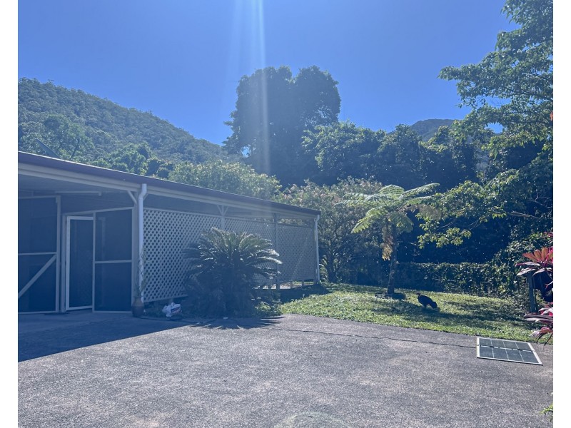 35 Pease St, Tully QLD 4854