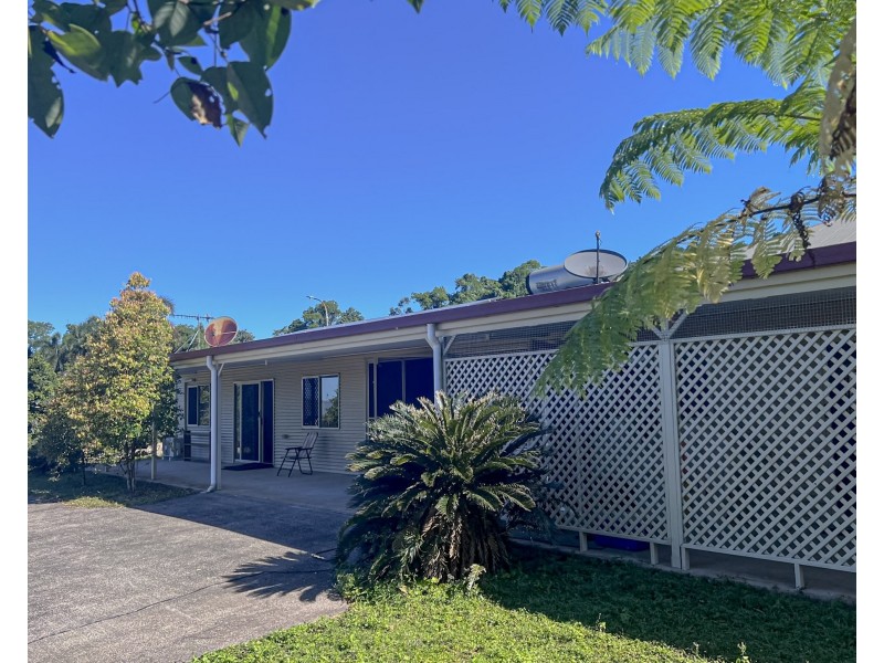 35 Pease St, Tully QLD 4854