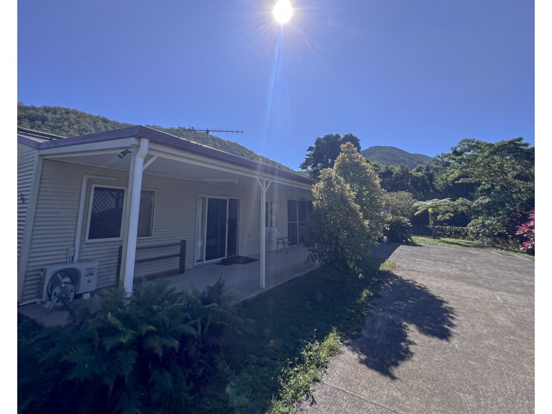 35 Pease St, Tully QLD 4854