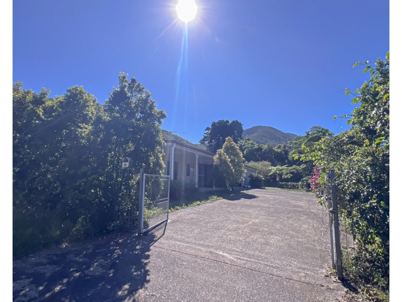 35 Pease St, Tully QLD 4854