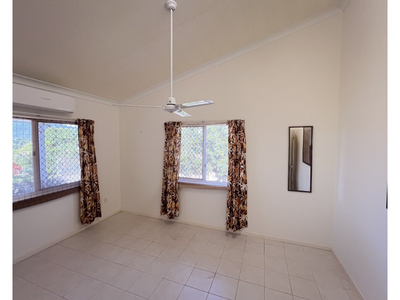 35 Pease St, Tully QLD 4854