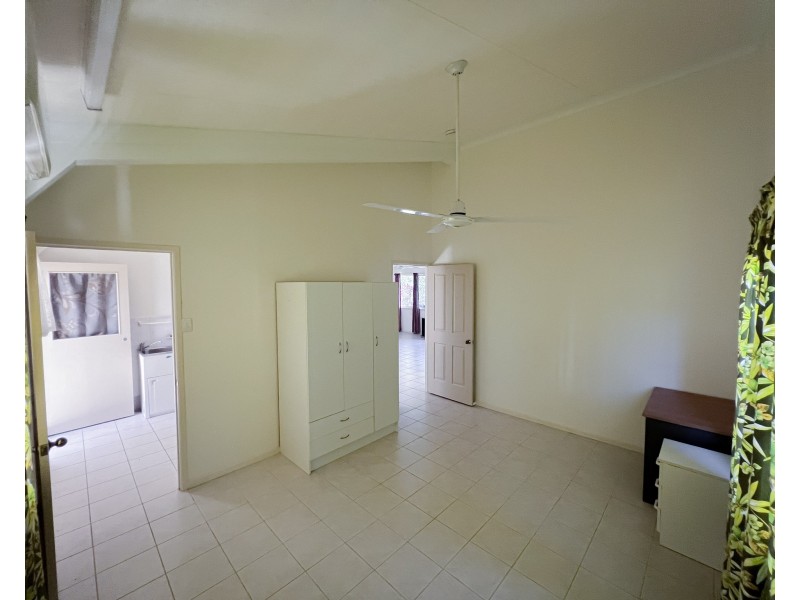 35 Pease St, Tully QLD 4854