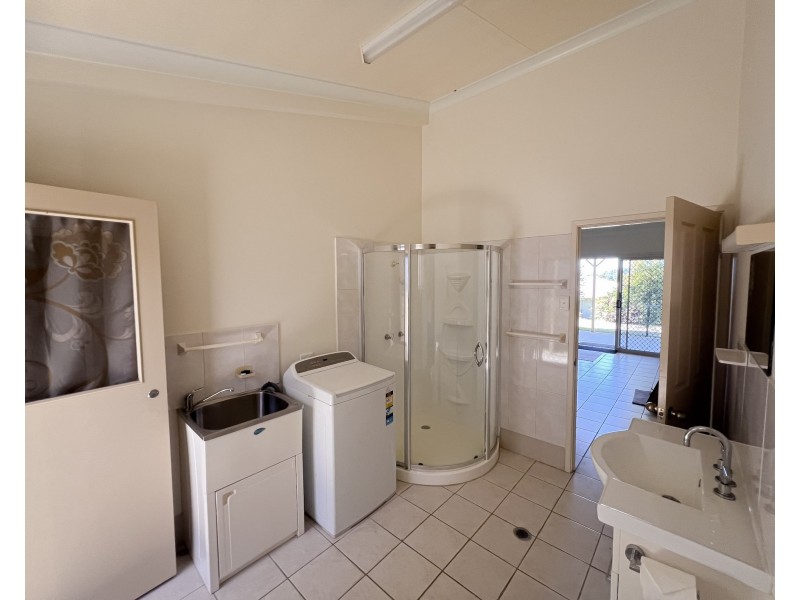 35 Pease St, Tully QLD 4854